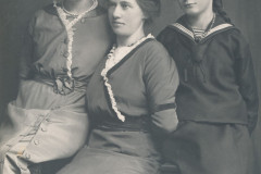 Søstrene Rigmor Agnethe og Ingeborg 1915