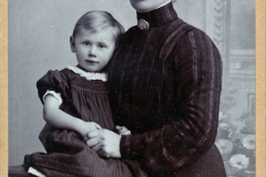 Dorthea og Ingeborg. ca. 1903.